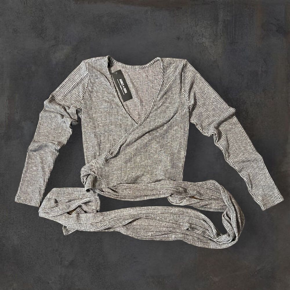 Agnes & Dora‎ Wrap Crop Top Women's Size Small Gray Ribbed Long-Sleeve V Neck